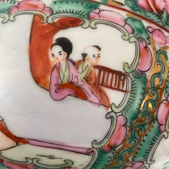 Late 20th century Rose Medallion large bowl, 9” across, Made in Japan/Hong Kong - Picture 9 of 16